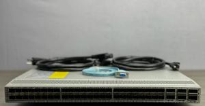 Alquiler Mensual deCisco Nexus N9K-C93180YC-FX 48-Puertos 10/25G SFP 6x 100G QSFP AFI 2 x 500W NXA-PAC-500W-PE 